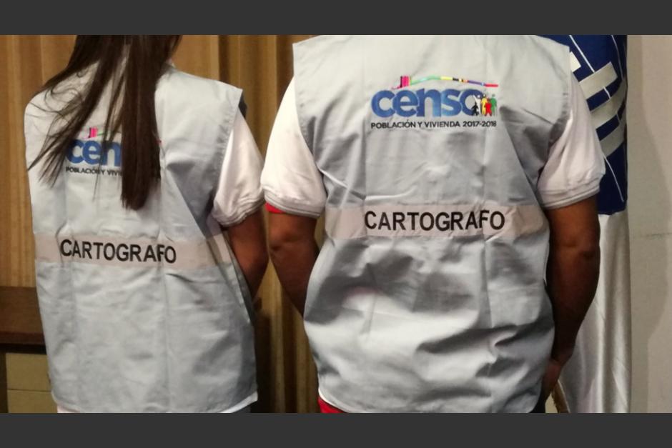 Los censistas deben ir perfectamente identificados con gorra, chaleco, playera y gafete. (Foto: INE)