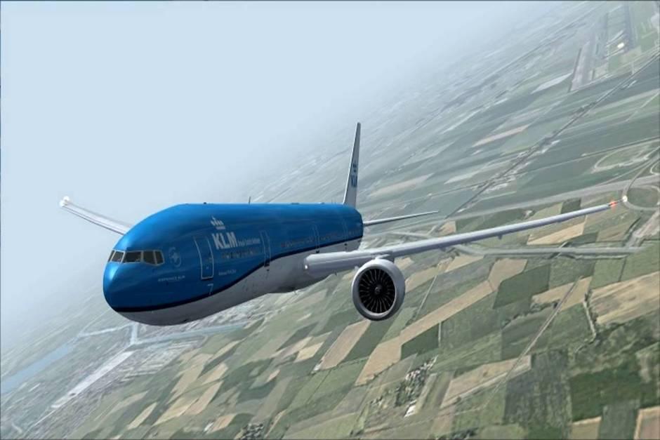 Los pasajeros del avión quedaron impresionados al ver la grabación del rayo que impactó su vuelo. (Imagen: captura de pantalla)