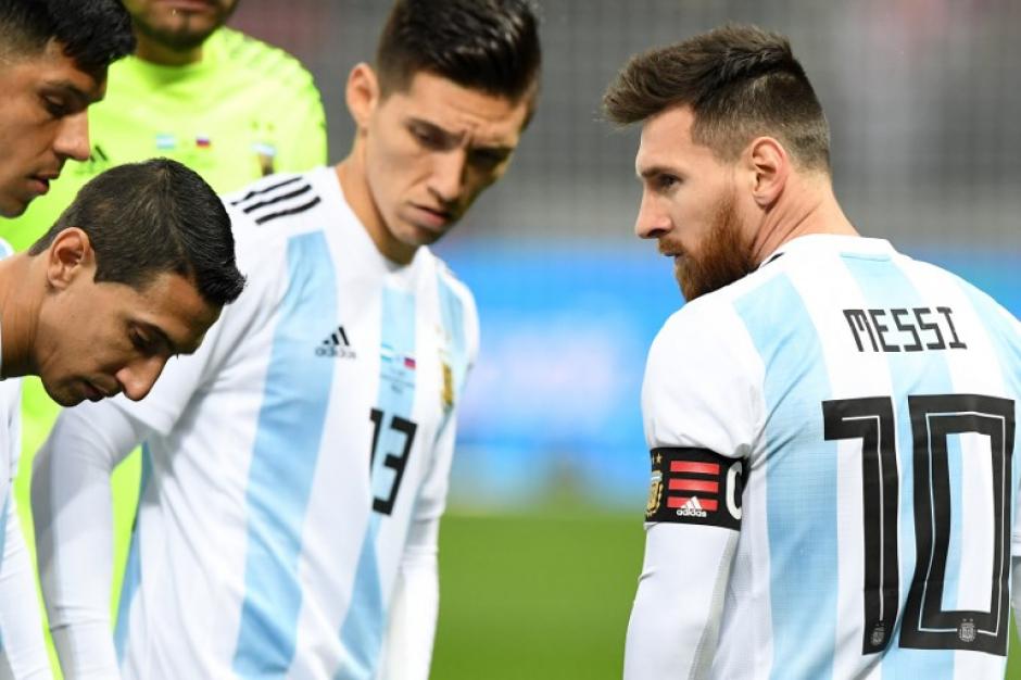 El astro argentino y varios compañeros habrían recibido un "pago extraordinario" por asistir a partidos amistosos. (Foto: AFP)