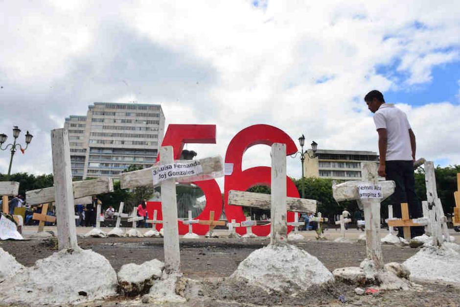 Los guatemaltecos tenemos derecho a seguir exigiendo justicia y esperanza. Aquí, un homenaje a las víctimas del Hogar Virgen de la Asunción. (Foto: Jesús Alfonso/Soy502)