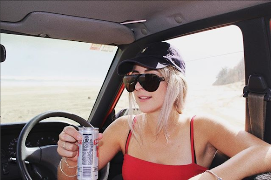 Según las hipótesis de los investigadores, la mujer tropezó sin darse cuenta al momento de hacerse la selfie. (Foto: Instagram/tonzkelly)