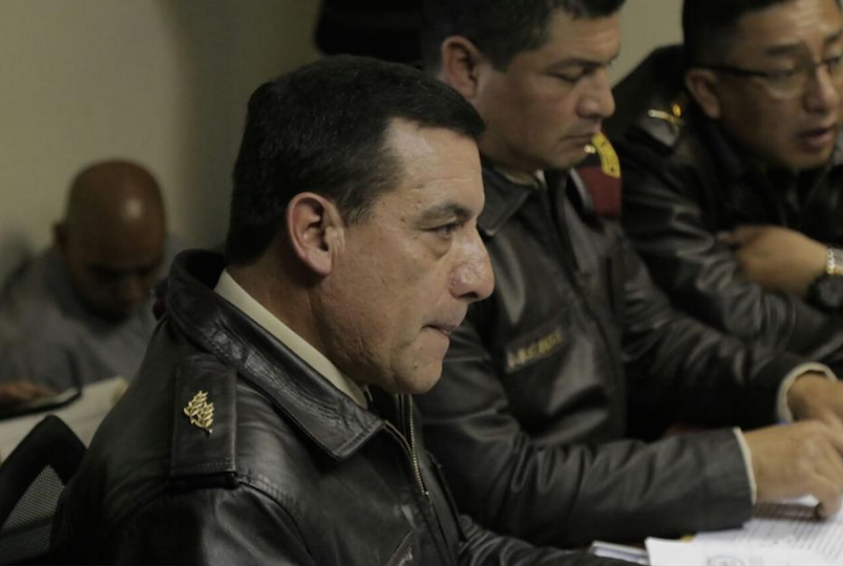 El general Williams Mansilla tuvo que acudir al Congreso a explicar por qué otorgó un "bono de responsabilidad" al presidente Morales. (Foto: Alejandro Balán/Soy502)