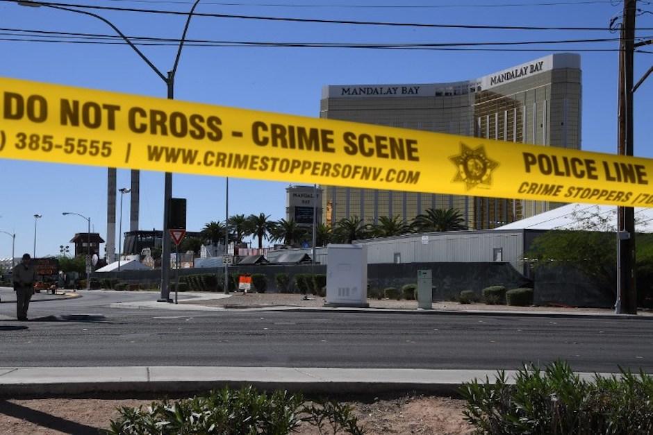 El tirador disparó desde el piso 32 del hotel Mandalay Bay, frente a donde se realizaba un concierto musical. (Foto: AFP)