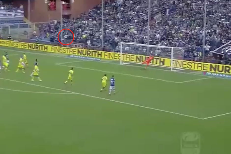 Stefano Sorrentino decidió poner a un solo hombre en la barrera para el tiro libre, un error que pagó caro su equipo. (Imagen: captura de pantalla)