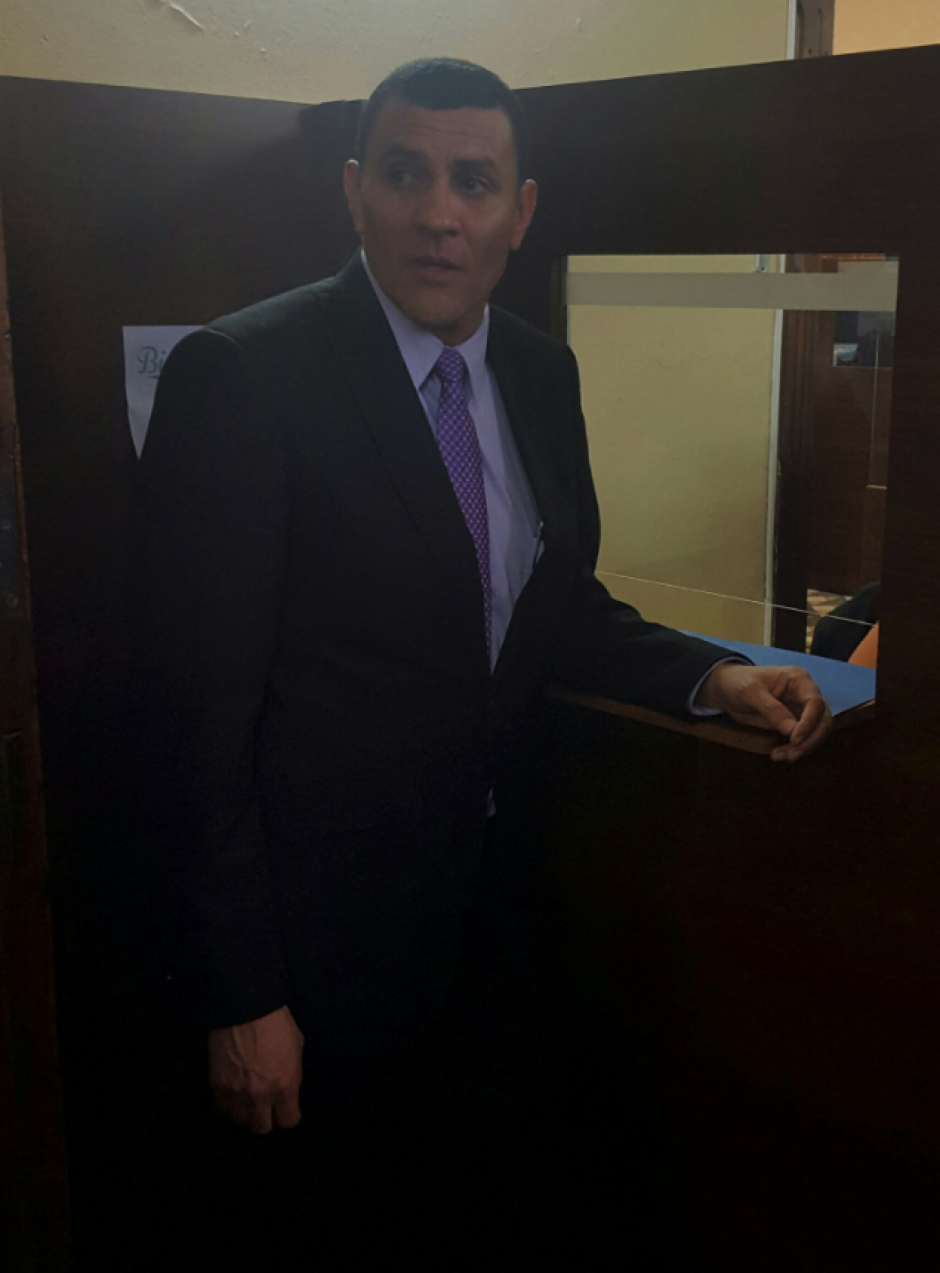 El diputado Óscar Fernández no estuvo presente en la votación en la que salió beneficiado su hermano. (Foto: @oscarrfm/Twitter)