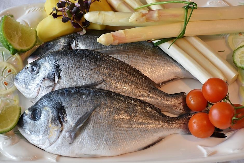 Disfrutar del delicioso sabor del pescado puede resultar peligroso, sobre todo para los niños. (Foto: Pixabay)