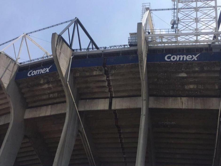 El estadio Azteca, ubicado en la Ciudad de México, sufrió daños en su estructura tras el terremoto que se registró en ese país. (Foto: @Jaimefmacias)