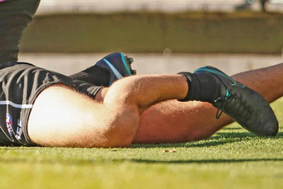 Un jugador de fútbol australiano sufre una terrible lesión. (Foto: The Sun)
