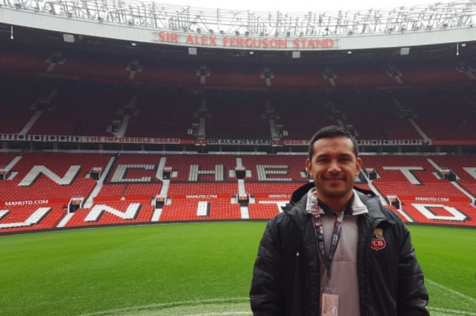 El exfutbolista y ahora técnico guatemalteco Luis Swisher está de gira con sus equipo juvenil por Inglaterra. (Foto: Luis Swisher)