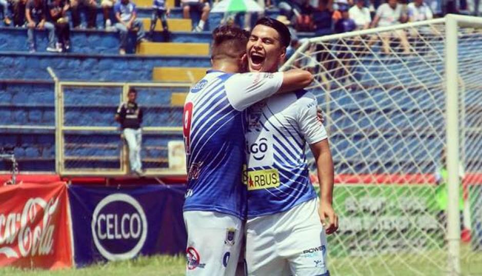 Kevin Santamaría festejó doble y le dio la victoria a Suchitepéquez. (elmundo.sv)