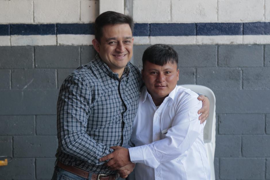 Edgar Lara lleva sus carros al taller AutoTec desde 1996. (Foto: Alejandro Balán/Soy502)