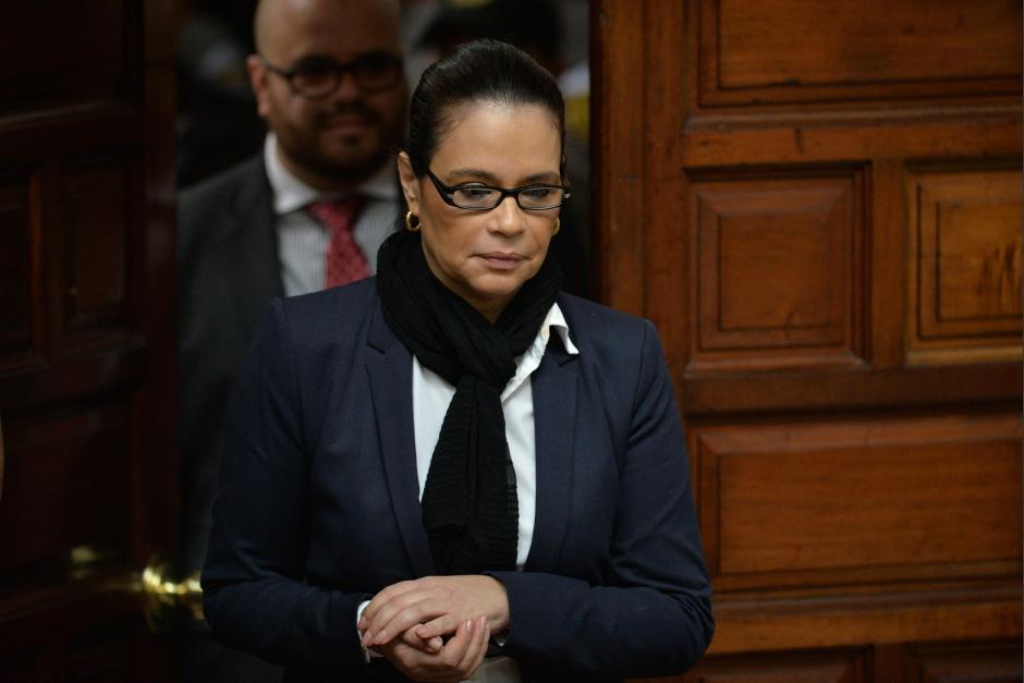 La exvicepresidenta Roxana Baldetti seguiría con fuertes dolores de cabeza después del desmayo que sufrió. (Foto: archivo/soy502)