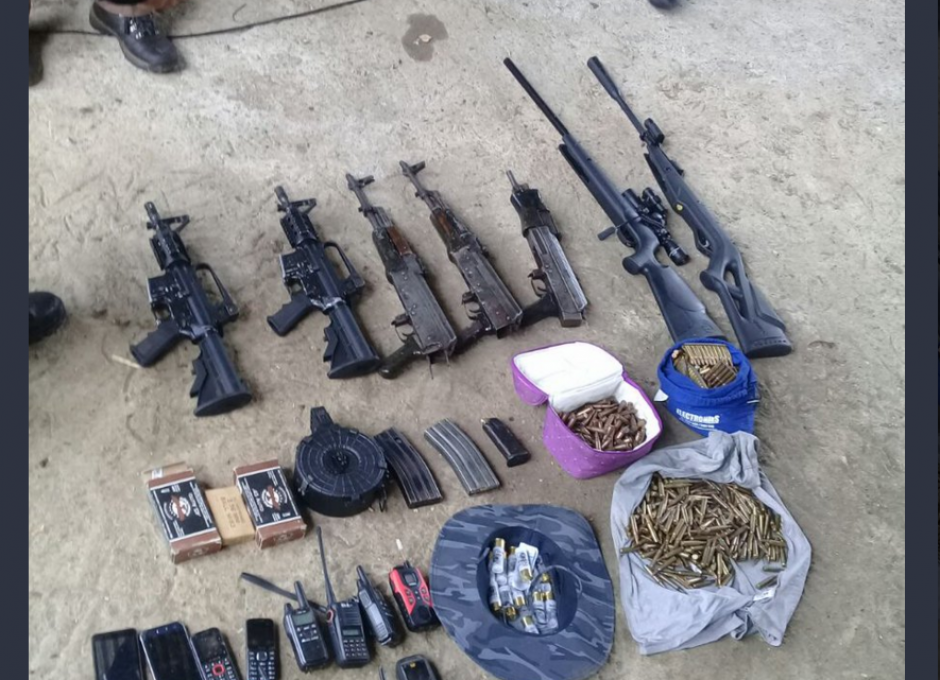 Los fiscales realizaban un allanamiento contra secuestros y encontraron esto. (Foto: PNC)