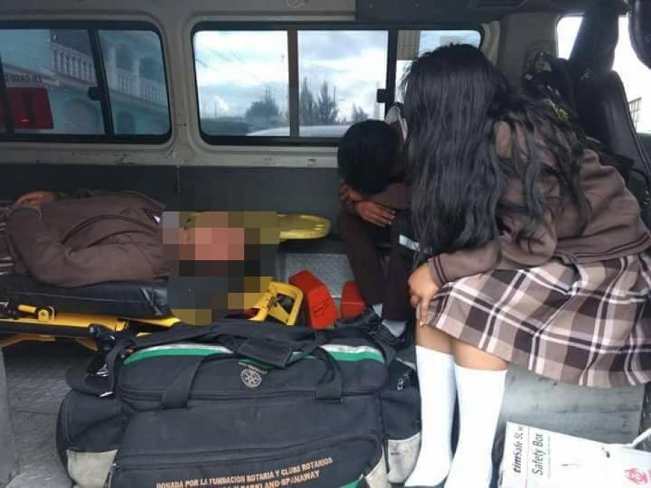 Los jóvenes informaron que consumieron chicles a la salida del recinto. (Foto: Bomberos Voluntarios) 