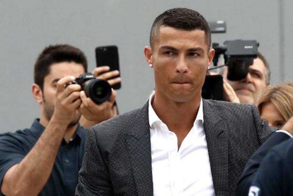 El jugador portugués no pudo pasar desapercibido mientras hacía compras en Italia. (Foto: AFP)
