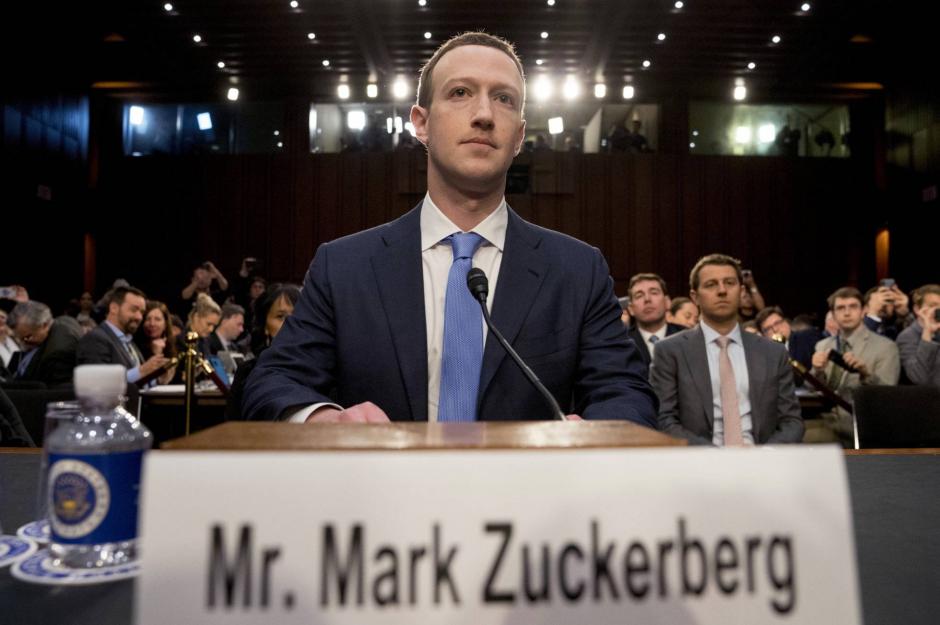 Mark Zuckerberg testificó en el Congreso de EE. UU. por el caso de Cambridge Analytica en abril. (Foto: El País)