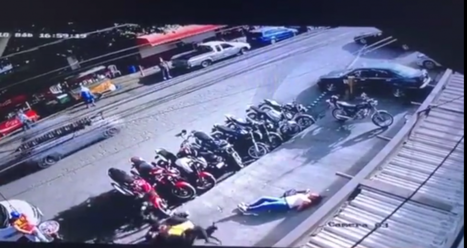 La acción policial logró evitar un fatal desenlace. (Foto: captura de video)