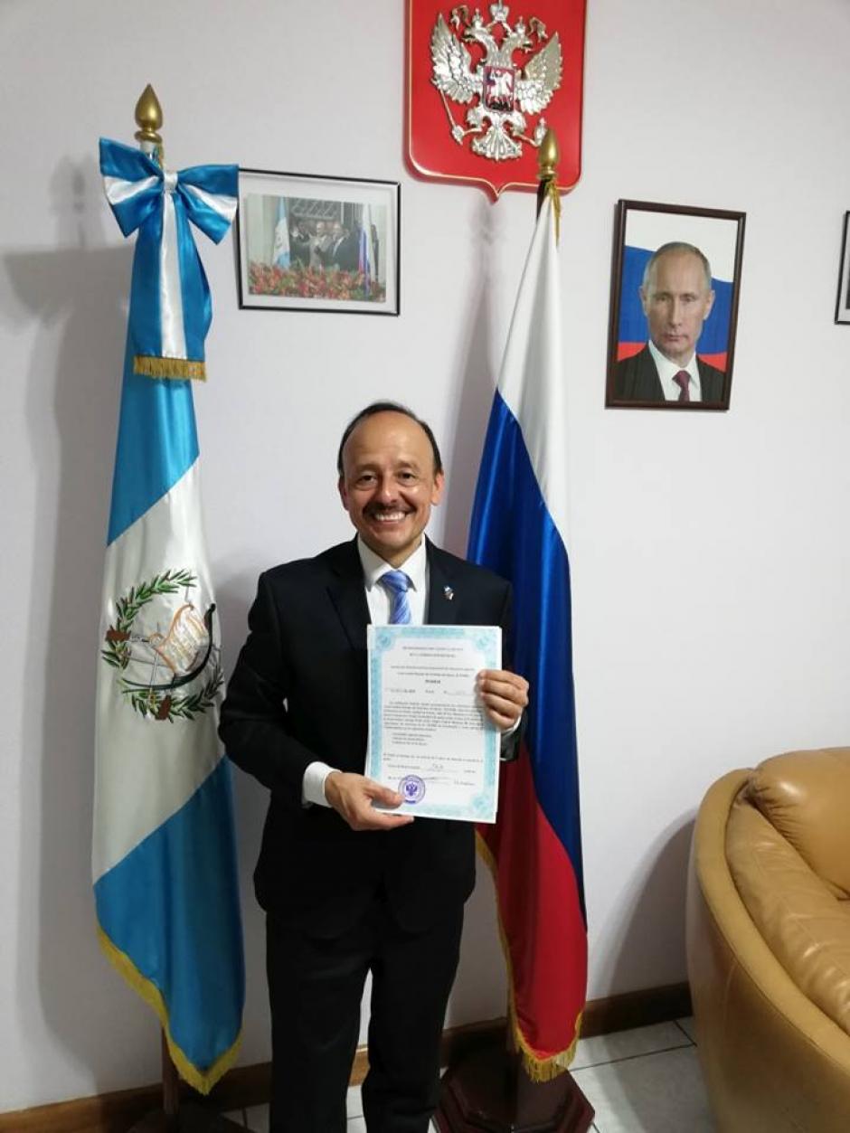 Montoya es el nuevo representante para centroamérica de una universidad rusa. (Foto: Embajada de Rusia en Guatemala)