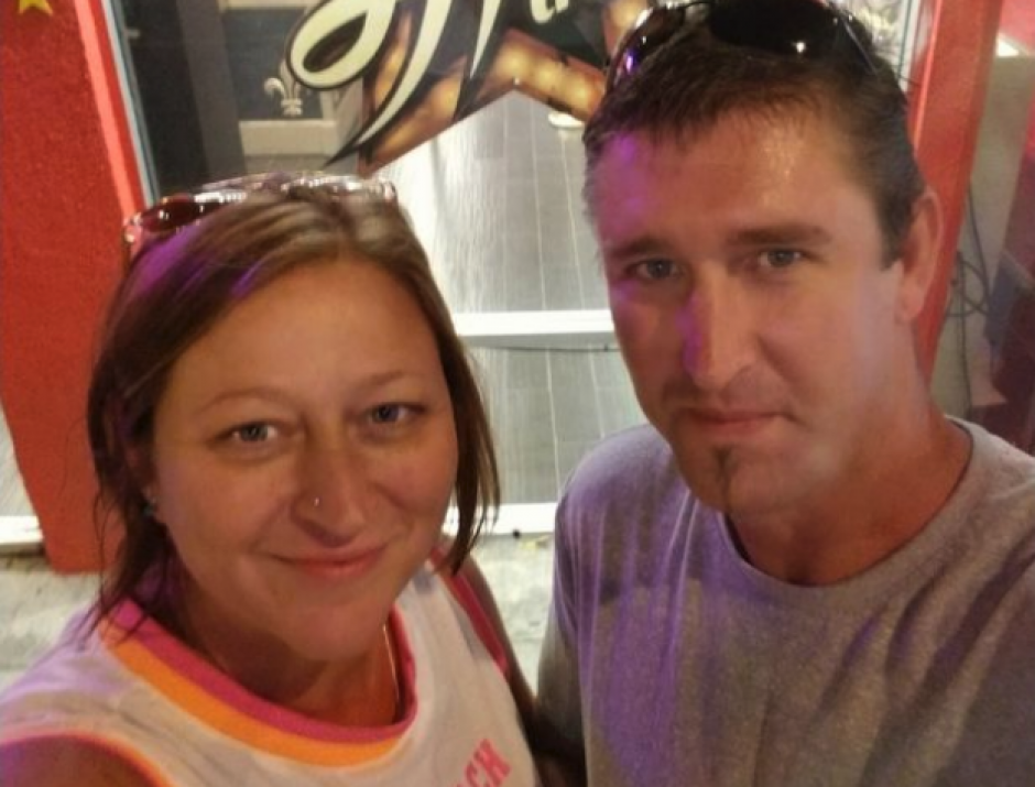 Chandra Nierman junto a su pareja Steven Kelley. (Foto: Mirror)