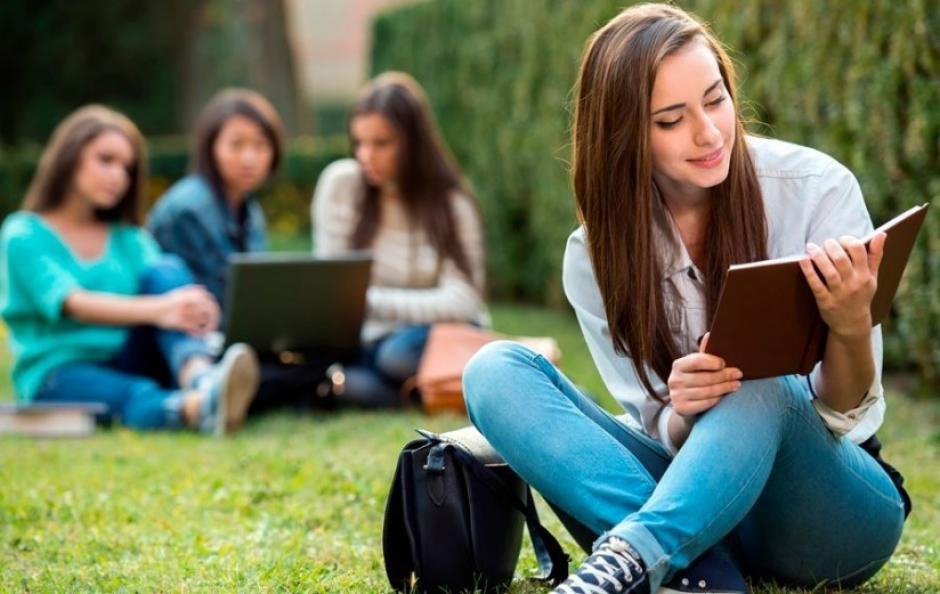 un padre prometió a su hija pagarle por cada nota excelente, ahora se arrepiente. (Foto: Diario del Sur) 