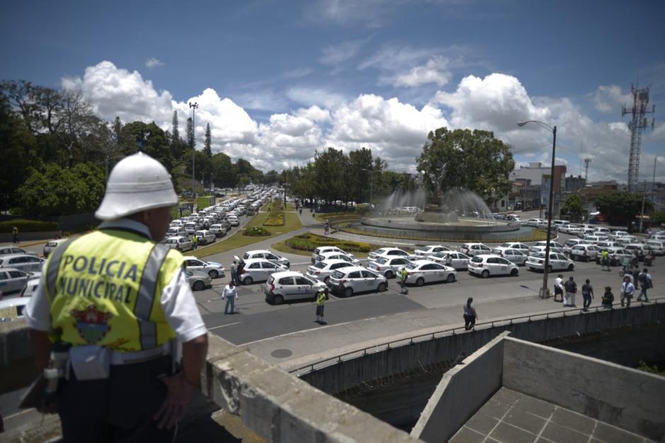 Algunos taxistas quisieron obligar a otros a participar de la protesta. (Foto: Wilder López/Soy502) 