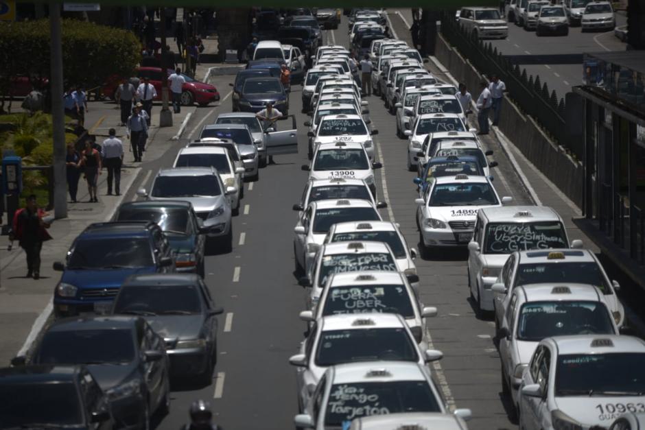 Los taxistas protestaron el lunes en la ciudad. (Foto: Wilder López/Soy502) 