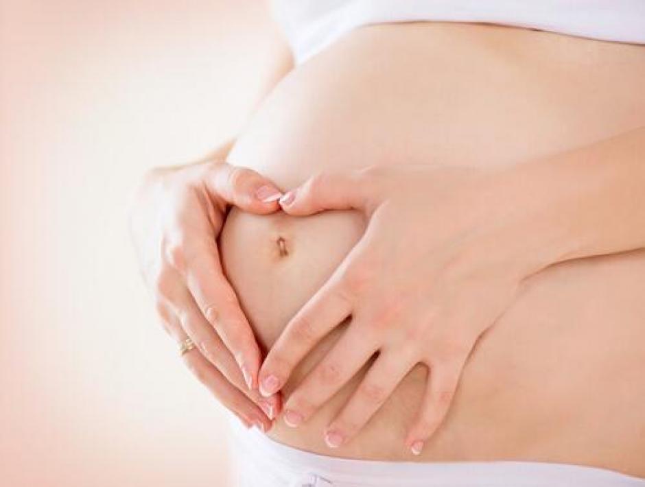 En la etapa final del embarazo, el bebé dormirá como 45 minutos continuos y se moverá con menor frecuencia. (Foto: Eres Mamá).