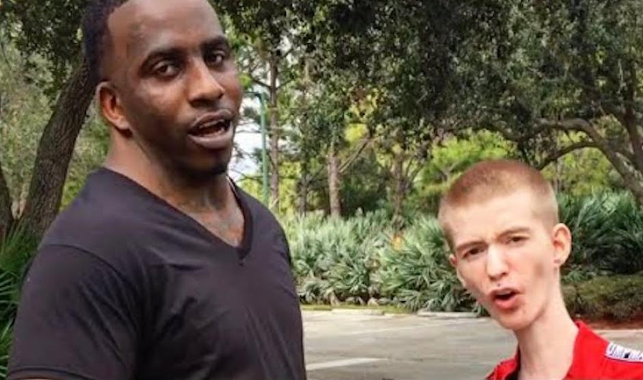 El encuentro de estos dos jóvenes causó furor en las redes. (Foto: YouTube)