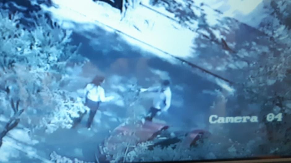 En una secuencia de fotos supuestamente se observa a la pareja que fue asesinada. (Foto: Sonora) 