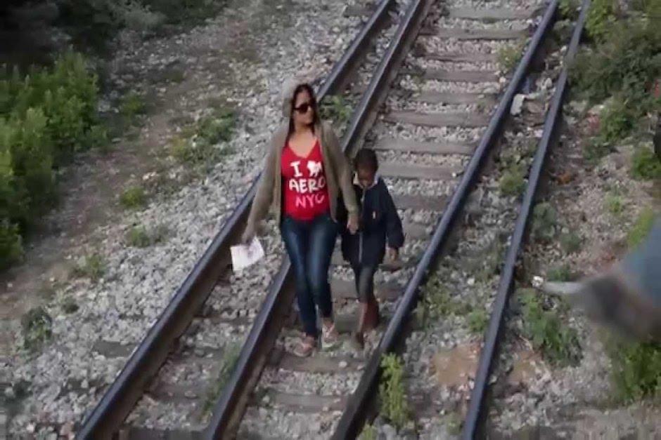  La niña y su padre, Nery Gilberto Caal Cuz, emigraron de Raxruha en Alta Verapaz con rumbo a territorio estadounidense. (Foto ilustrativa: Archivo/Soy502)