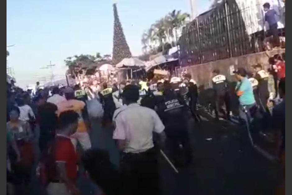 Varias personas resultaron heridas durante el enfrentamiento. (Foto: captura de pantalla)