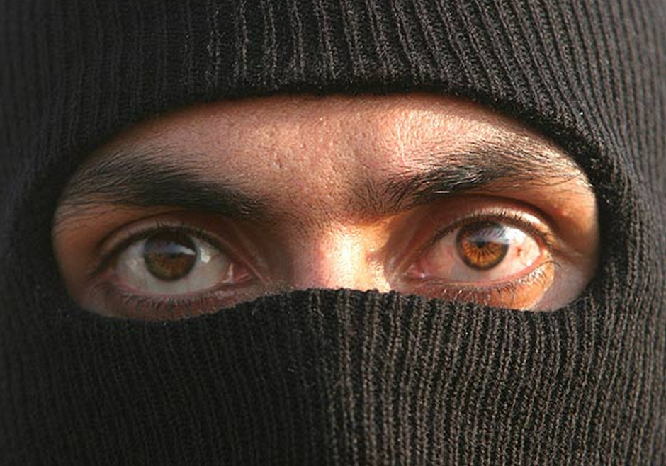 El hombre estaba en la ventana. Lo vi, me vio. (Foto: www.elviejotopo.com)