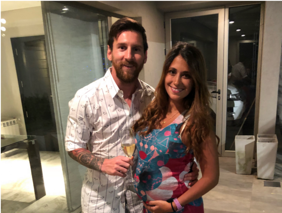 La pareja de los Messi disfrutó de la llega de año nuevo en familia. (Foto: Instagram/captura) 