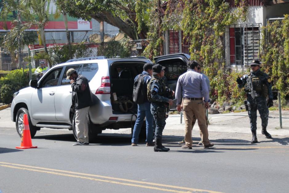 El hombre fue detenido en un sector de la zona 14. (Foto: Alejandro Balán/Soy502) 