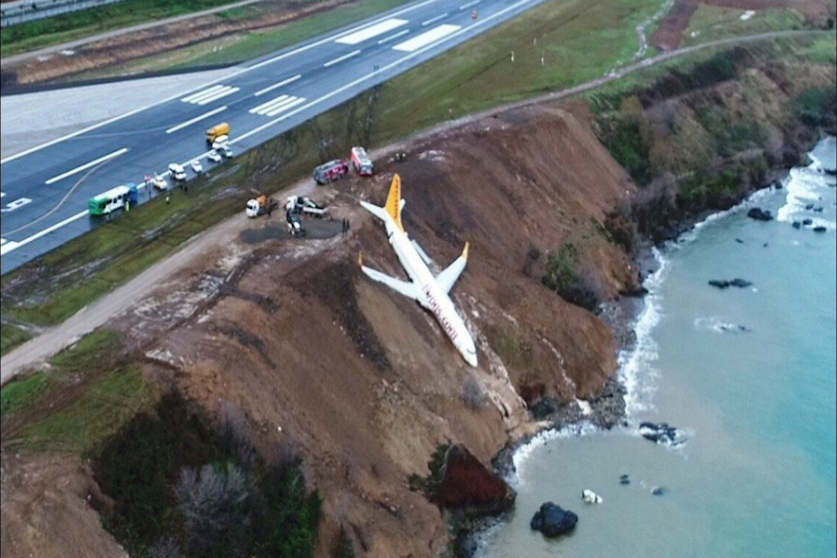 Afortunadamente, todos los pasajeros salieron ilesos del incidente que es investigado por las autoridades. (Foto: Twitter/@Aerotendencias)