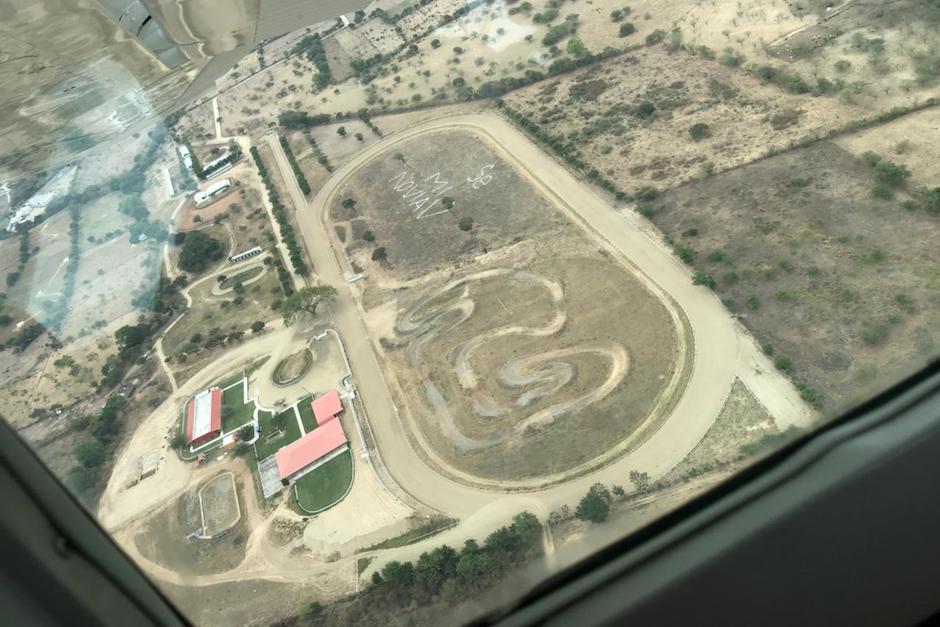 El enamorado sorprendió a una joven que reaccionó de manera positiva a la propuesta. (Foto: Cortesía/Soy502)