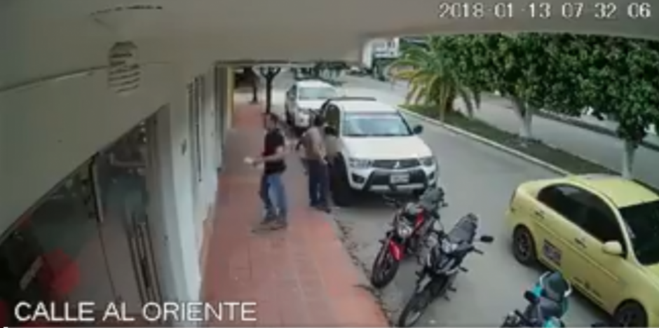 El momento exacto del secuestro quedó grabado en una cámara del sector. (Foto: El Tiempo)