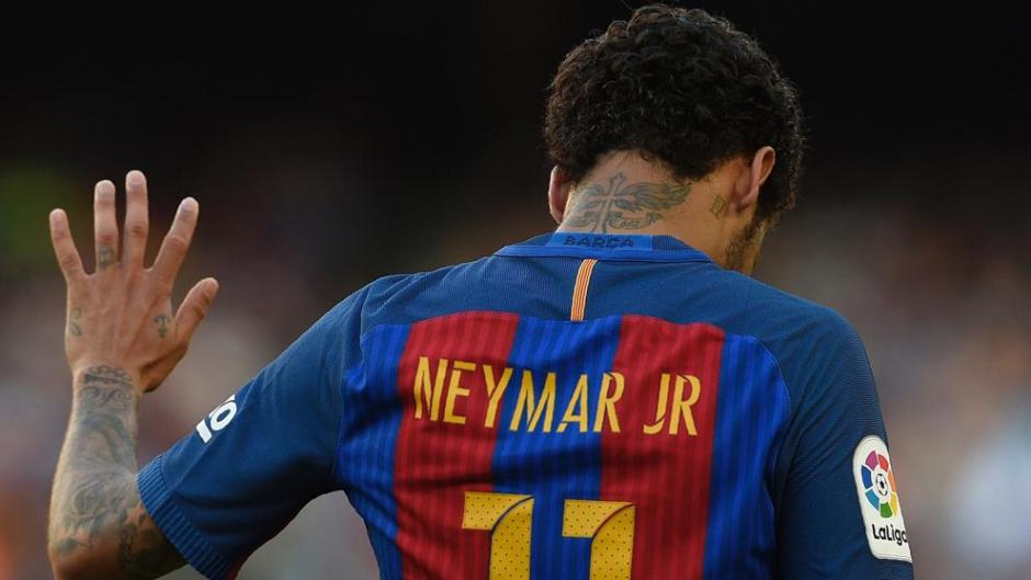 El brasileño, su padre y dos dirigentes del Barcelona están involucrados en el documento de traspaso del jugador al club catalán. (Foto: archivo/AFP)
