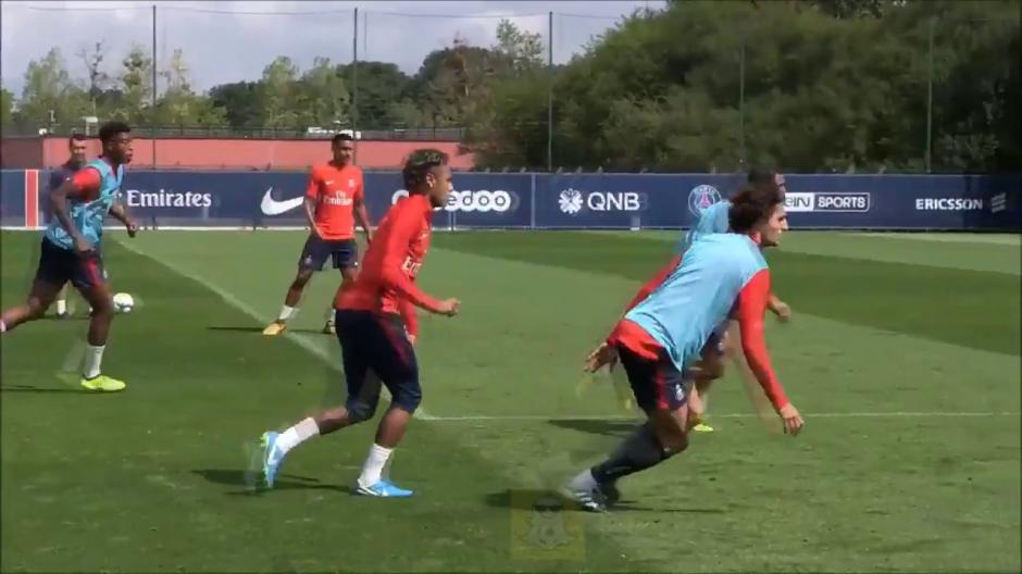 Neymar dio recital de caños en el entreno del PSG. (Foto: Captura de video)