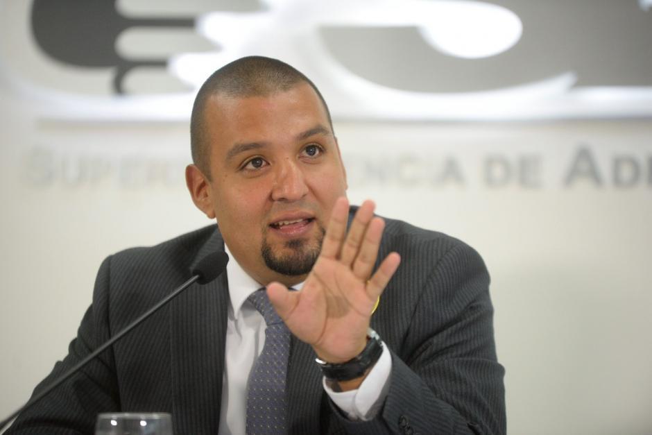 Juan Francisco Solórzano Foppa podría ser destituido de la jefatura de la SAT durante este día. Sin embargo, él mismo defiende que la brecha de recaudación tiene su origen en factores ajenos a la SAT. (Foto: Archivo/Soy502)