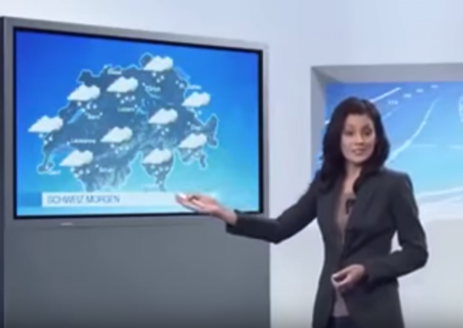 Una presentadora del clima cae y se lleva fuerte golpe en vivo. (Foto: Captura de video)