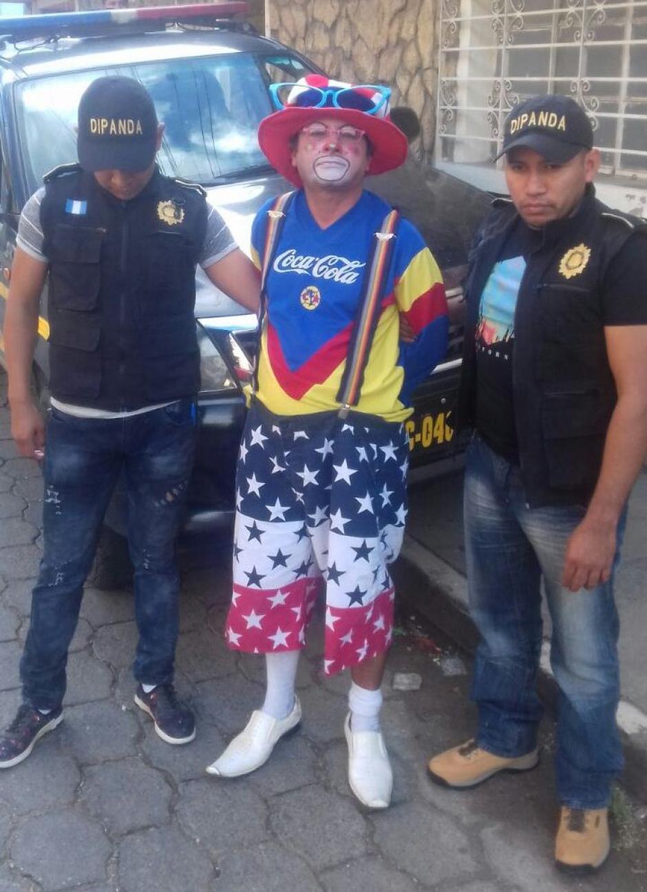 Un "narcopayaso" fue detenido en Jalapa tras ser sorprendido vendiendo drogas. (Foto: PNC)