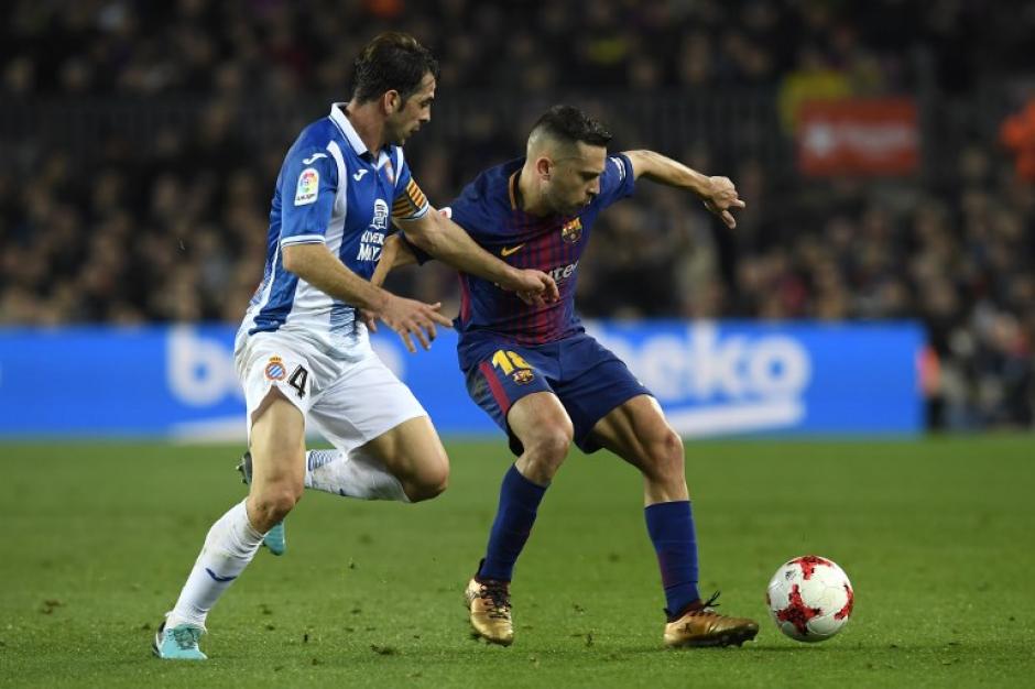 La jugada alarmó a los seguidores catalanes y enfurecía a los del equipo rival. (Foto: AFP)