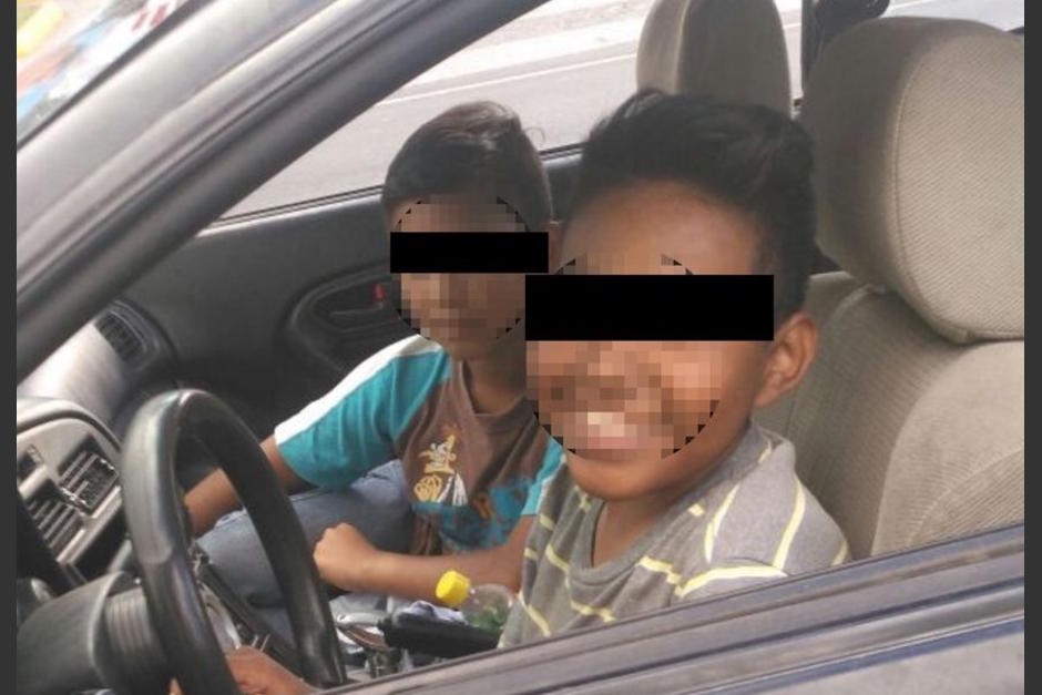 La PMT sorprende a un niño conduciendo un vehículo en la ruta que conduce al Atlántico. (Foto: @amilcarmontejo)