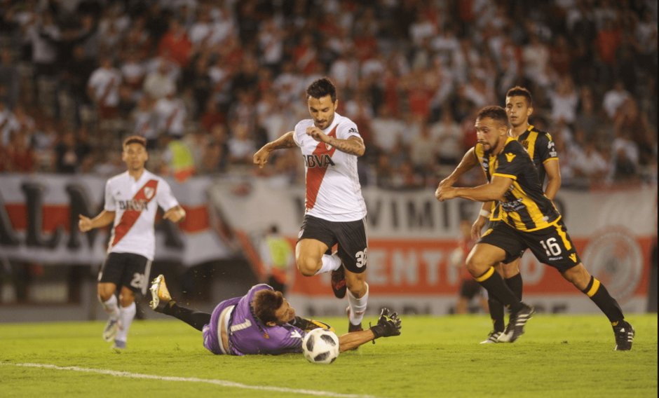 Scocco anotó dos golazos para el triunfo de River Plate. (Foto: Clarin)