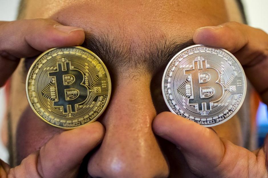 Bitcoin es una de las miles de criptomonedas existentes pero se ha convertido en la más famosa. (Foto: AFP)