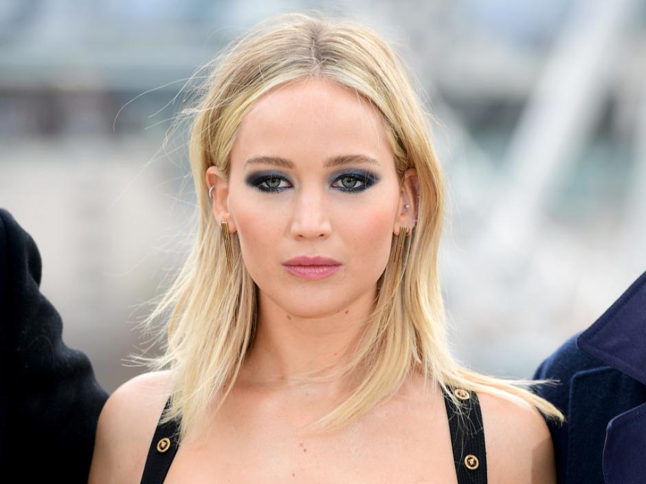 Jennifer Lawrence habló luego de que el vestido que usó en una presentación fuera criticado. (Foto: Gtres Online/Vanity Fair)