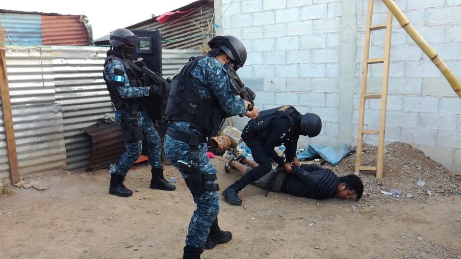 La PNC publicó dos videos donde muestran la incursión en el operativo. (Foto: PNC) 