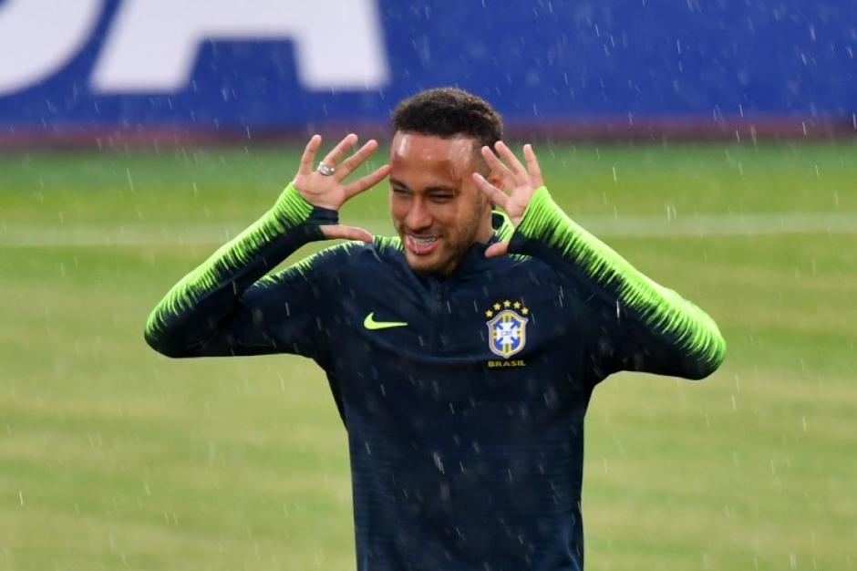 Neymar es toda una sensación, pero por sus caídas. (Foto: AFP) 