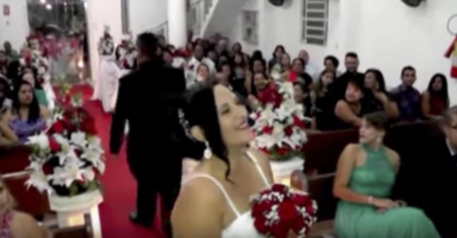 Antes de dar el sí el novio se retira de la boda. (Foto: captura de pantalla) 